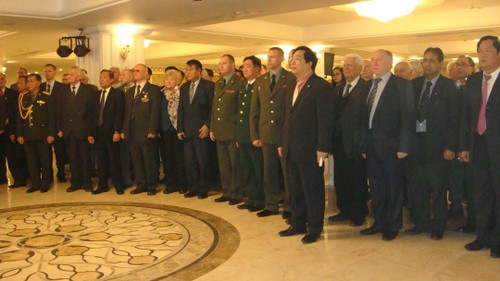 Kỷ niệm 70 năm ngày thành lập quân đội nhân dân Việt Nam ở Nga, Hàn Quốc  - ảnh 1